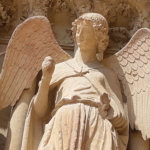 L'Ange au Sourire, dénommé aussi Sourire de Reims, est une statue sculptée vers 1240.