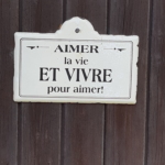 Vu sur une porte à Flavigny-sur-Ozerain